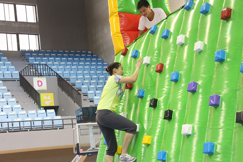 趣味项目  《障碍跑》