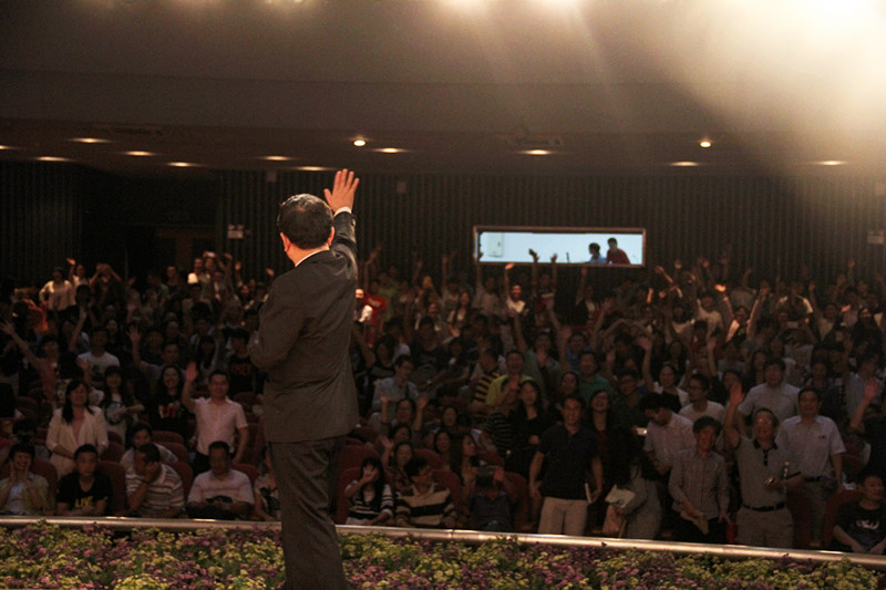 挥手(陈健殷)_副本