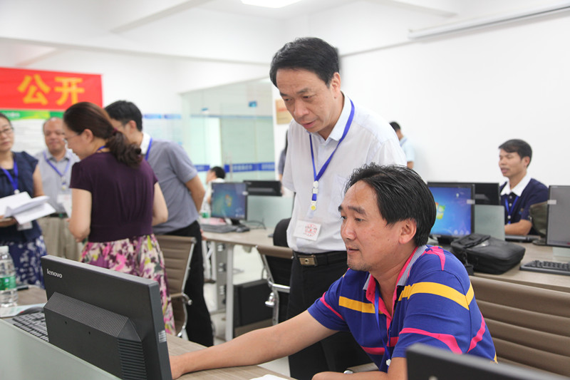 李琳校长检查指导招生录取工作