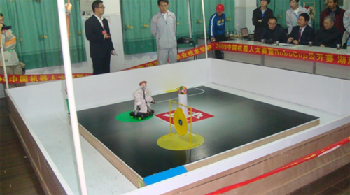 我校机器人参加机器人武术擂台赛技术挑战赛比赛现场