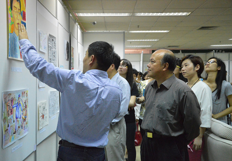 心理医生讲解_副本