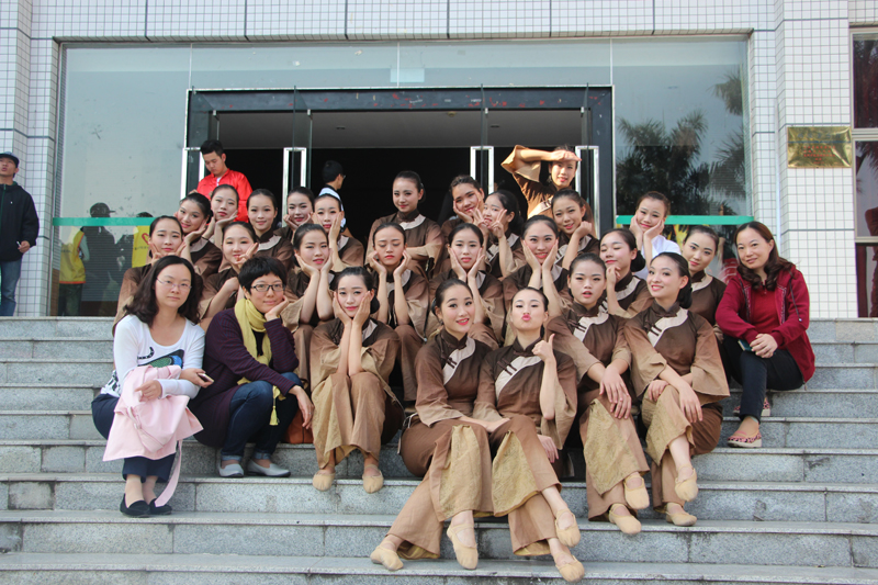 群舞《自梳女》全体演员和老师合影留念-800