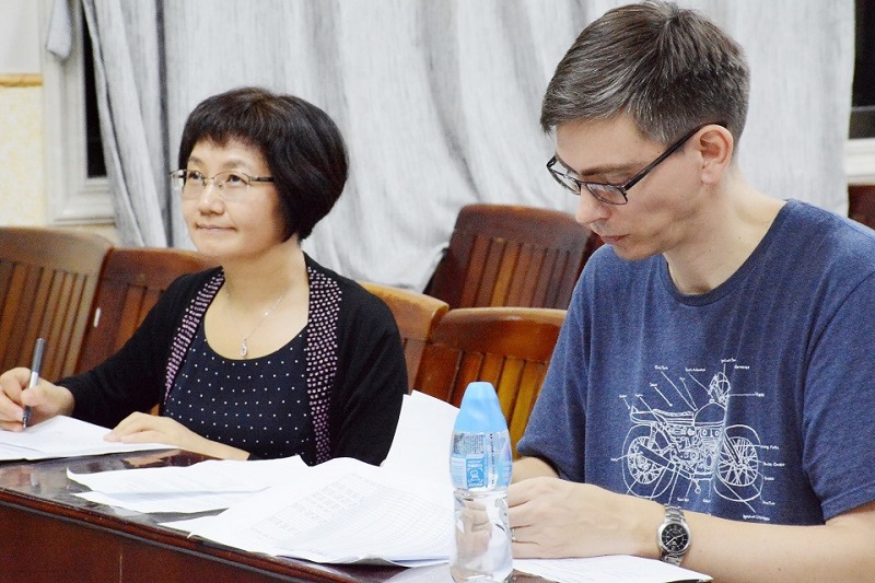 金融管理班面试官王晓春主任和外教Tiago