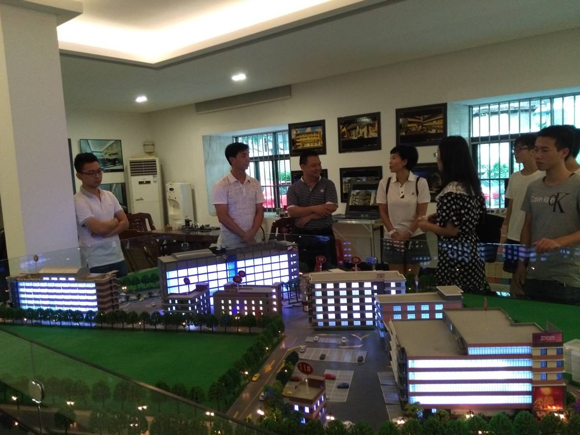 E3B691E2ECBF9A64052BC45B1F1BF64F