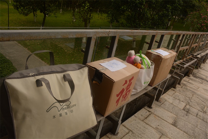 教职工们捐赠的旧衣物