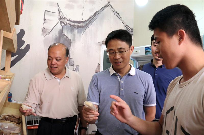 参观社区党工委