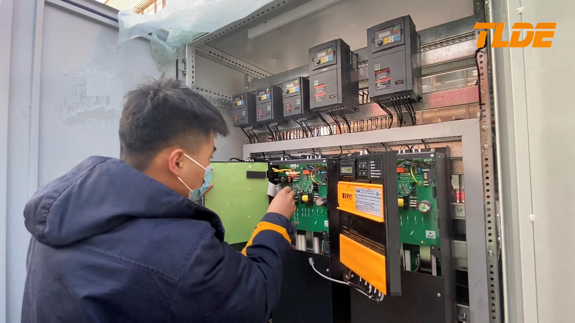 DC900C系列直流控制柜-钢结构行业应用调试现场!